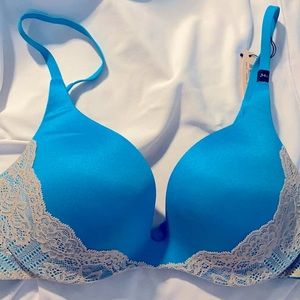 NWT 34C Victoria’s Secret Push-Up Plunge bra